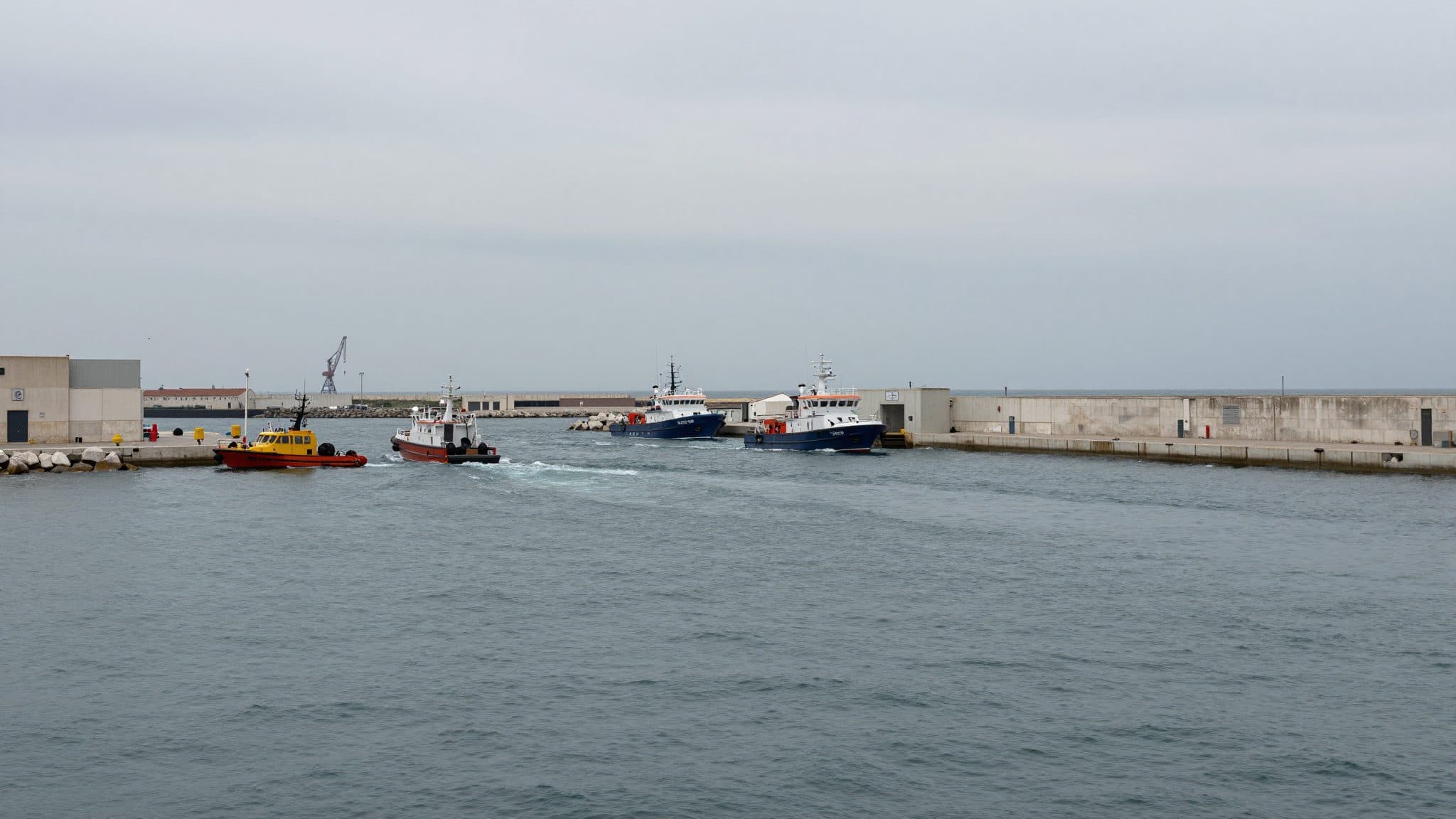 Motorboot mit zehn Österreichern kentert vor Triest – Sucheinsatz läuft