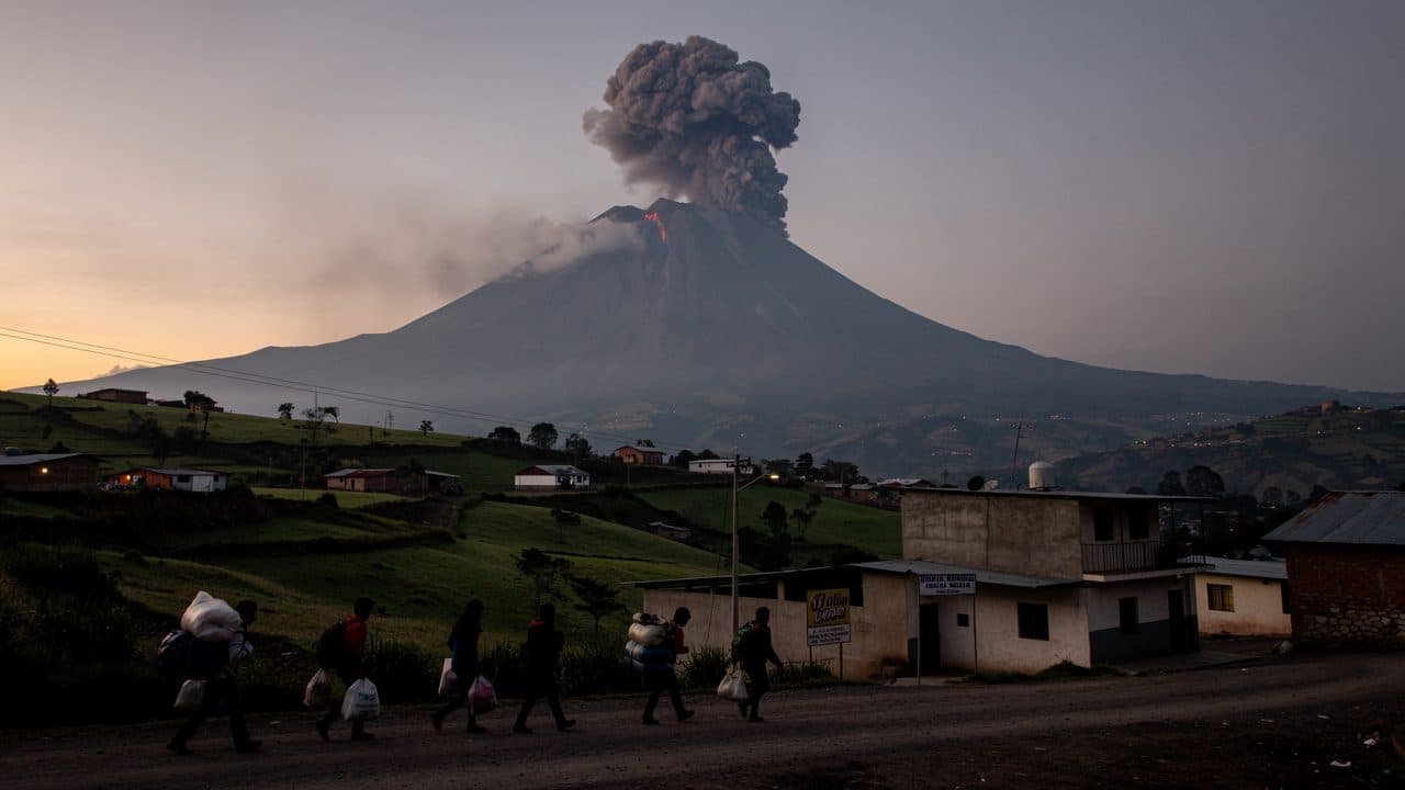 Zweithöchste Warnstufe in Guatemala: Vulkan Fuego nach neuem Ausbruch aktiv