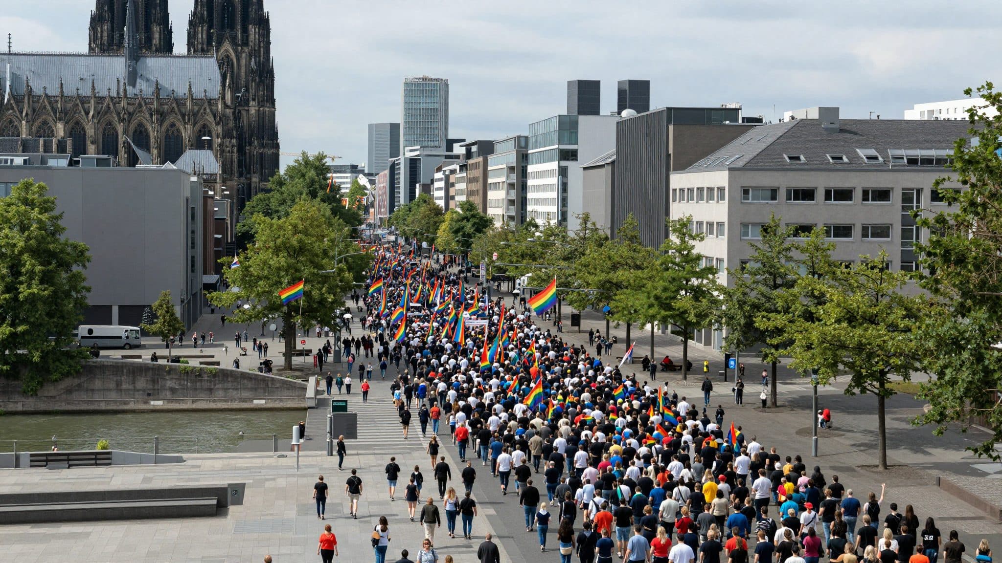 Queerer Marsch in Köln: Demonstration nach dem CSD-Anschlag in Berlin