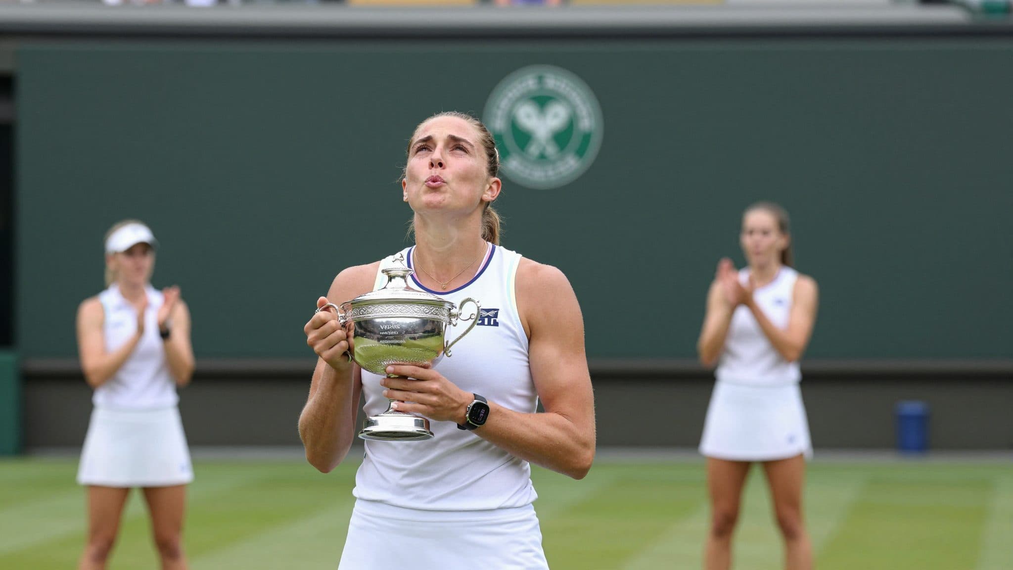 Linda Noskova gewinnt Wimbledon und widmet den Titel ihrer verstorbenen Mutter