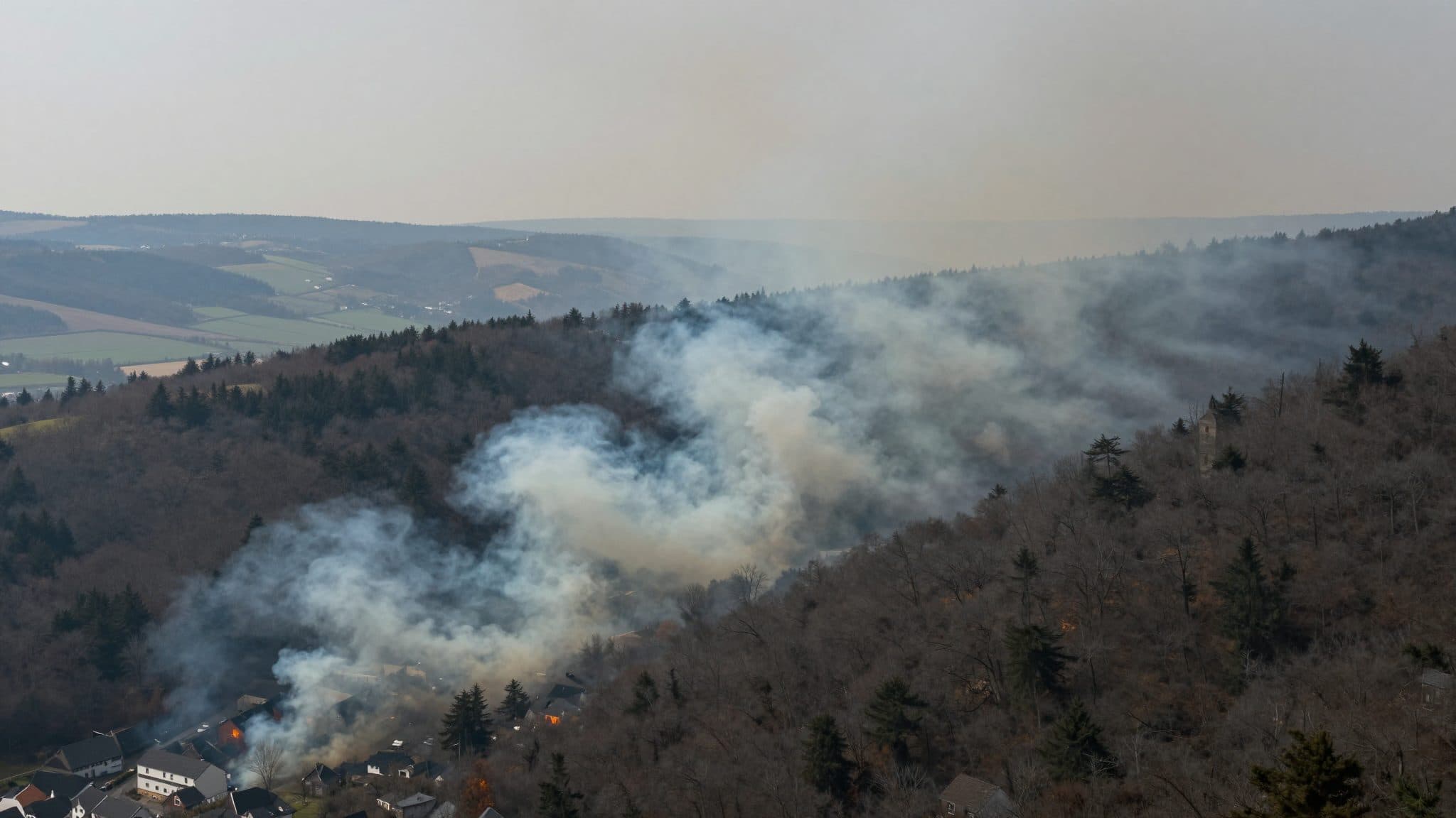 Waldbrände im Hohen Venn: Rauch zieht bis nach Rheinland-Pfalz