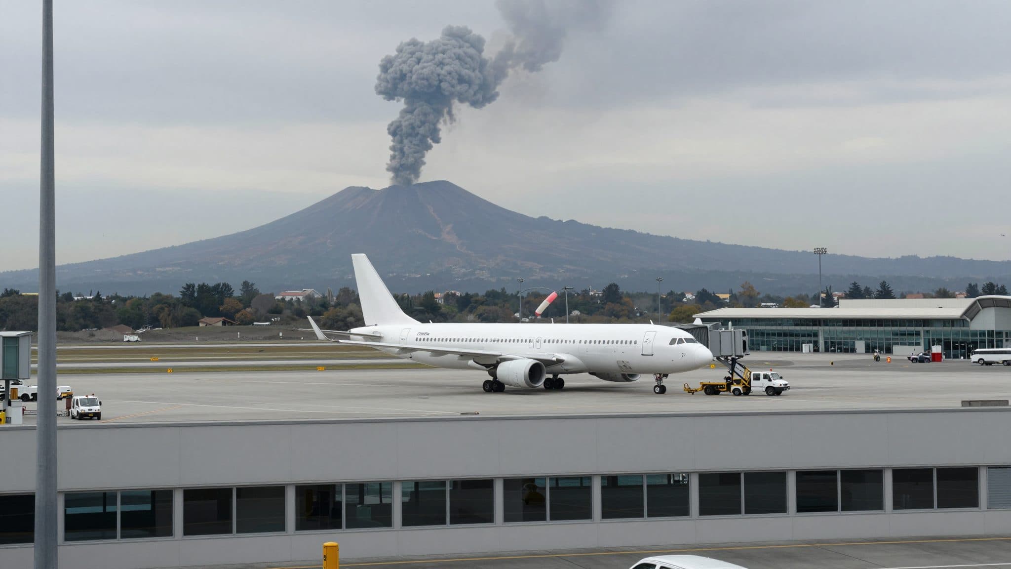 Ätna stört Flugverkehr in Catania – Betreiber suchen Lösungen mit anderen Airports