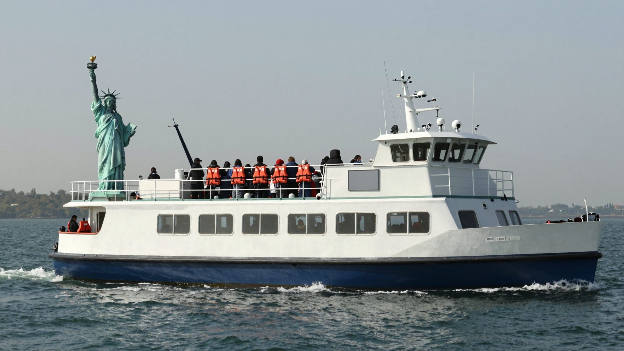 Kapitän des im Hafen von New York gekenterten Bootes, bei dem eine Mutter und ein Säugling starben, von ICE in Gewahrsam genommen