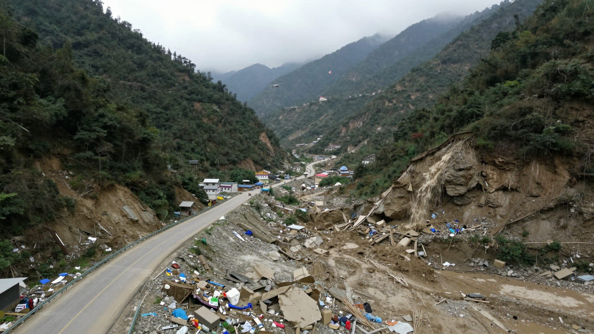 Schlammlawine und Flutwelle am Grenzübergang zwischen China und Nepal: Mindestens 160 Tote und über 1.000 Vermisste