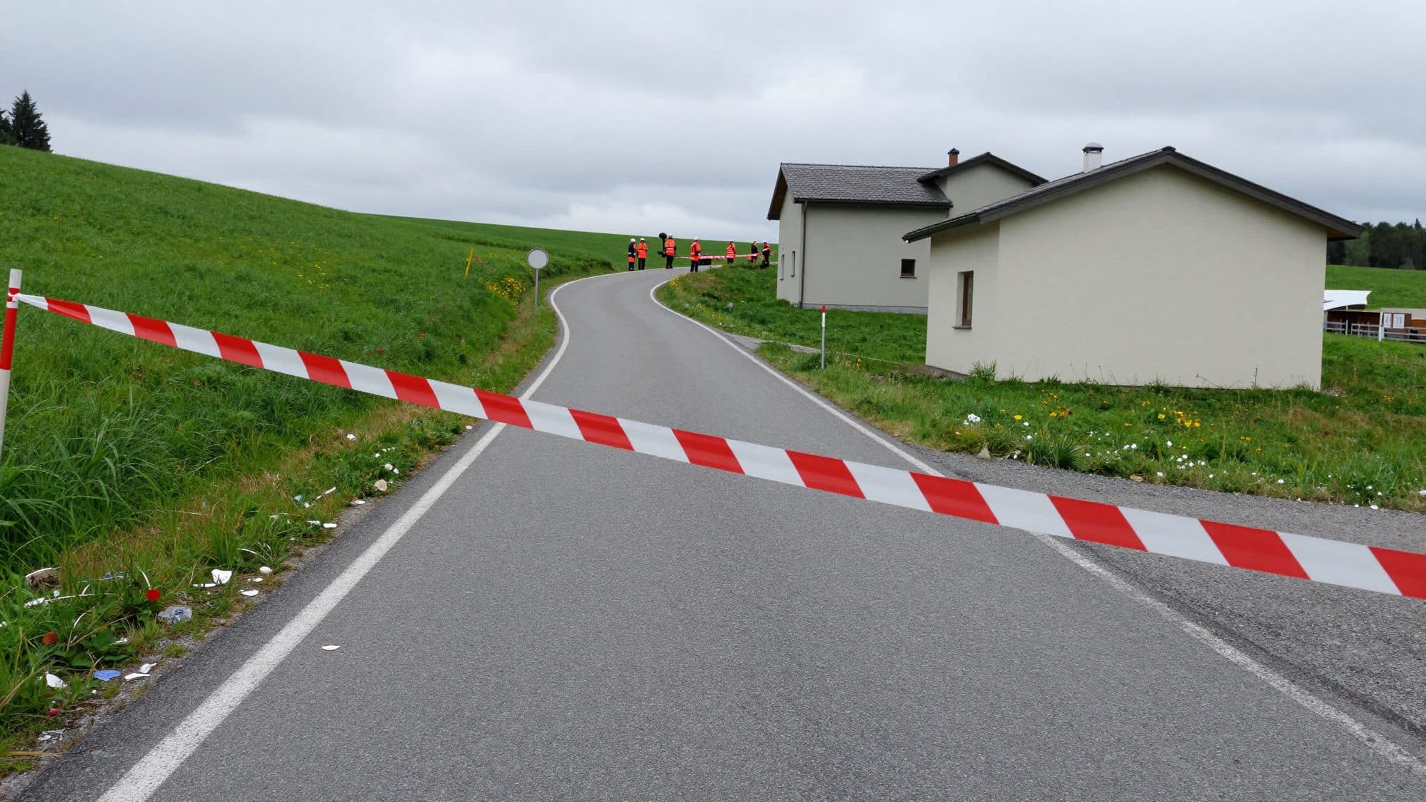 Tödlicher Motorradunfall auf der B138 in Klaus – 41-Jähriger stirbt nach Sturz in Rechtskurve