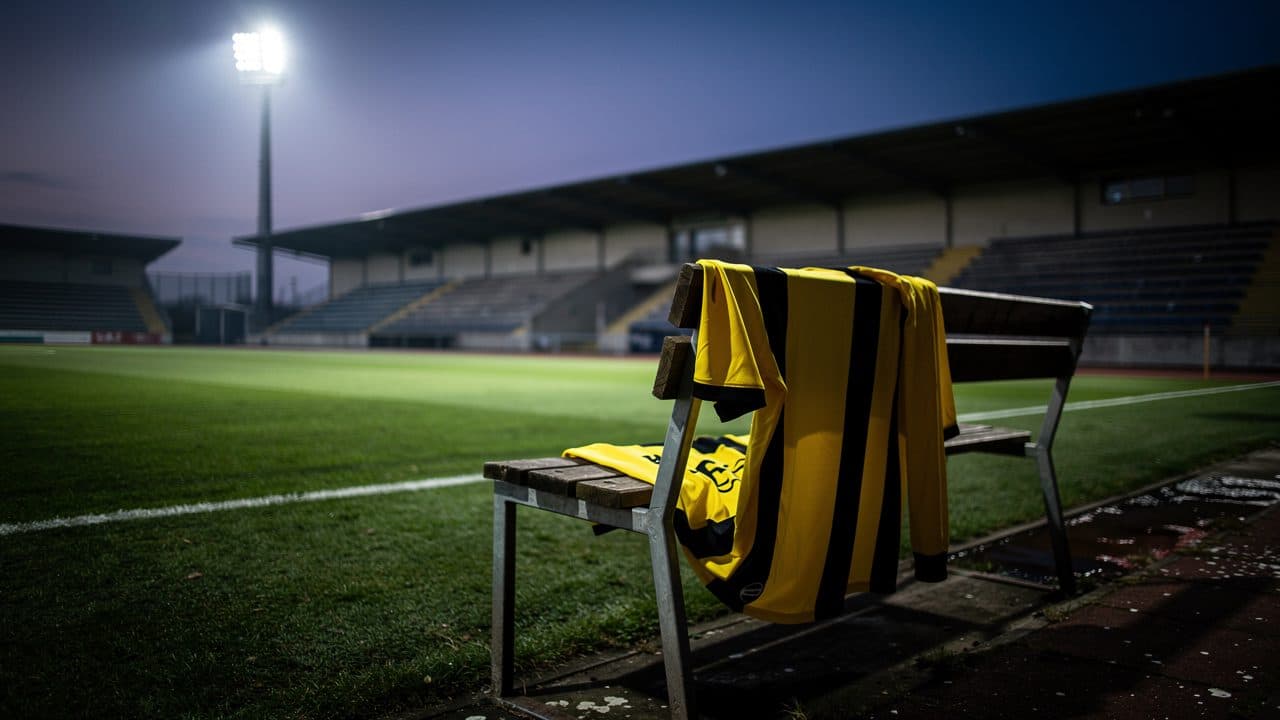 Lars Bünning Hirnblutung: Dynamo Dresden Verteidiger nach Not-OP stabil