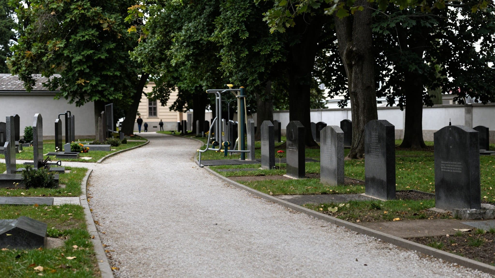Debatte um Fitnessgeräte auf Meidlinger Friedhof: Kritiker werfen Stadt Wien Pietätlosigkeit vor