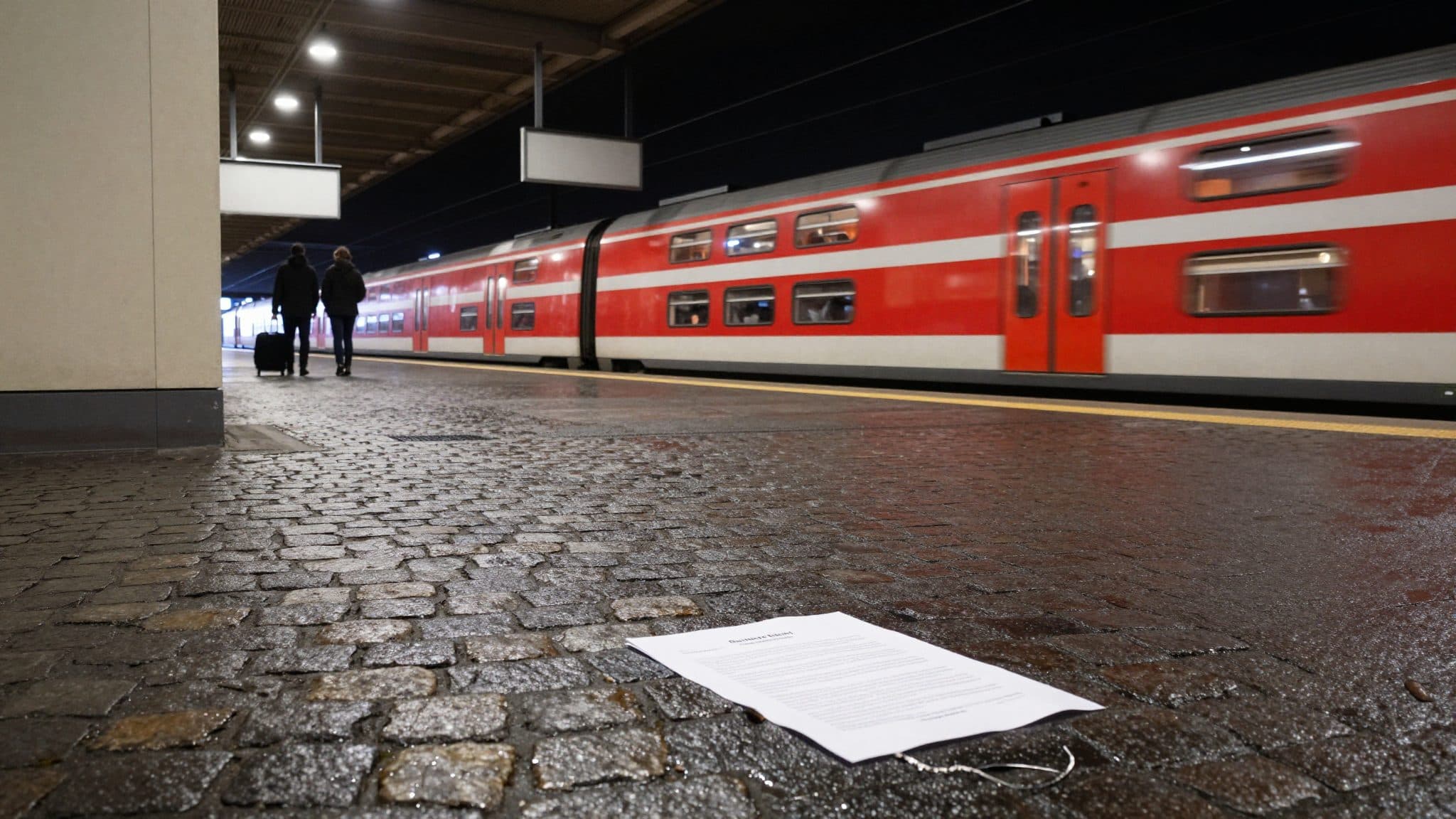 Strafbefehl gegen Linken-Abgeordnete Akbulut nach Zugvorfall – 51.600 Euro Geldstrafe