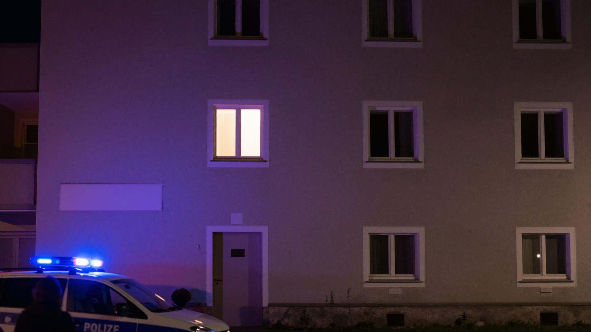 24-Jähriger in Salzburg festgenommen: Frau soll in Wohnung eingesperrt und verletzt worden sein
