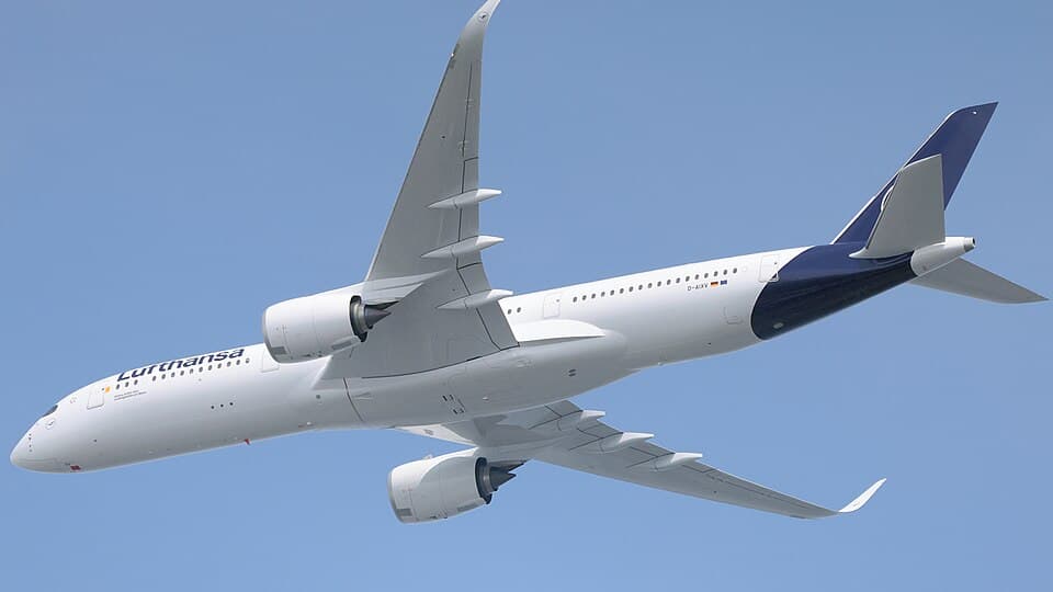 Airbus A350-941 D-AIXV Lufthansa from Toulouse (6000 ft.)