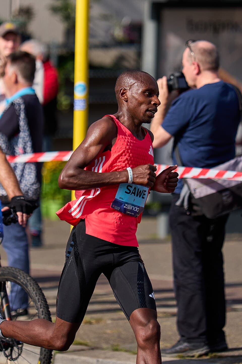 Sabastian Sawe at Berlin-Marathon 2025-09-21 05 (cropped)